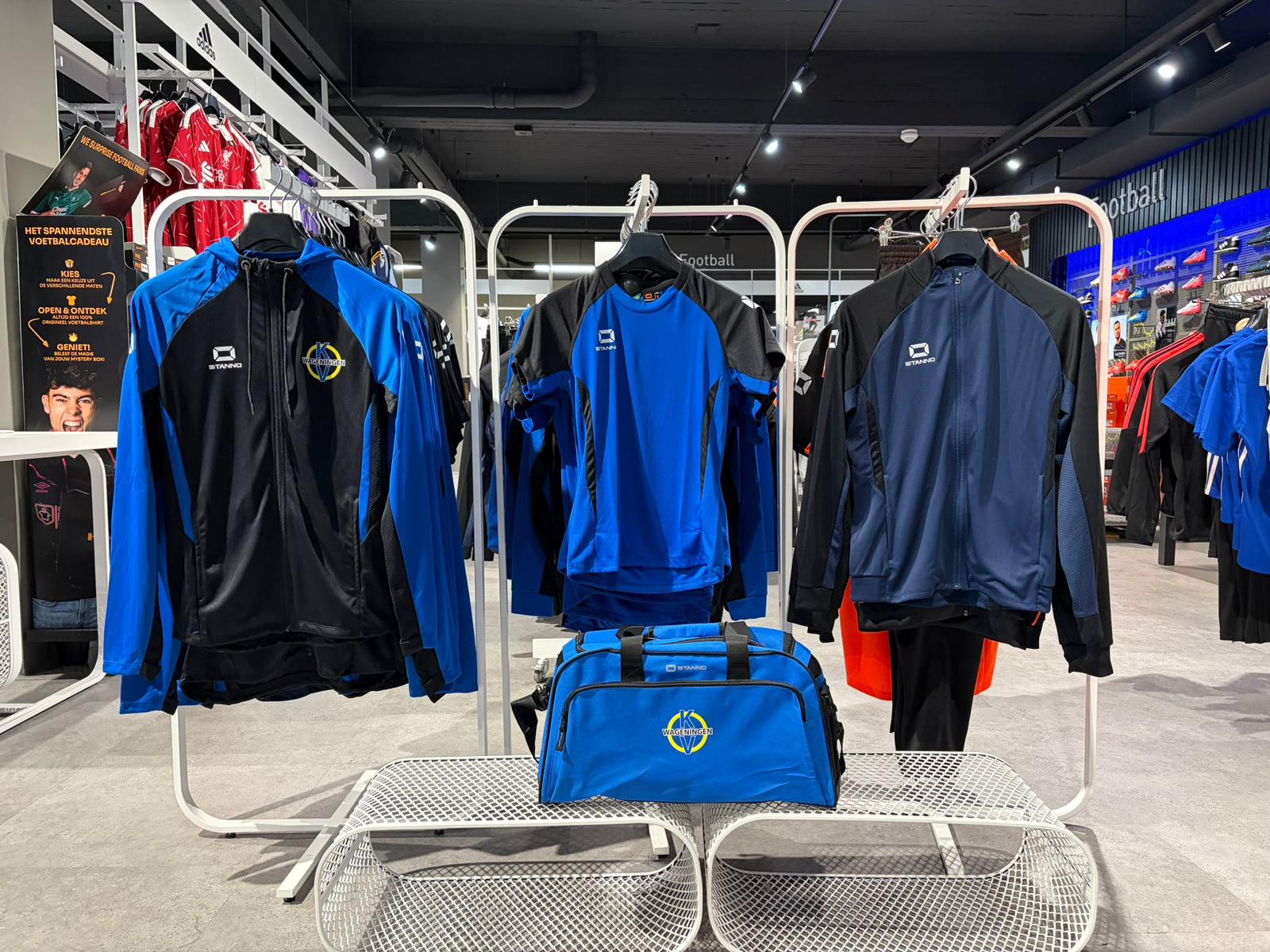 Nieuw seizoen, nieuwe clubkleding: KV Wageningen kiest voor Stanno